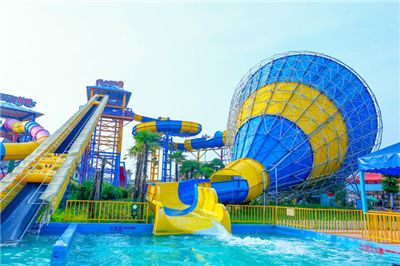 A brief description of the development process of the water park